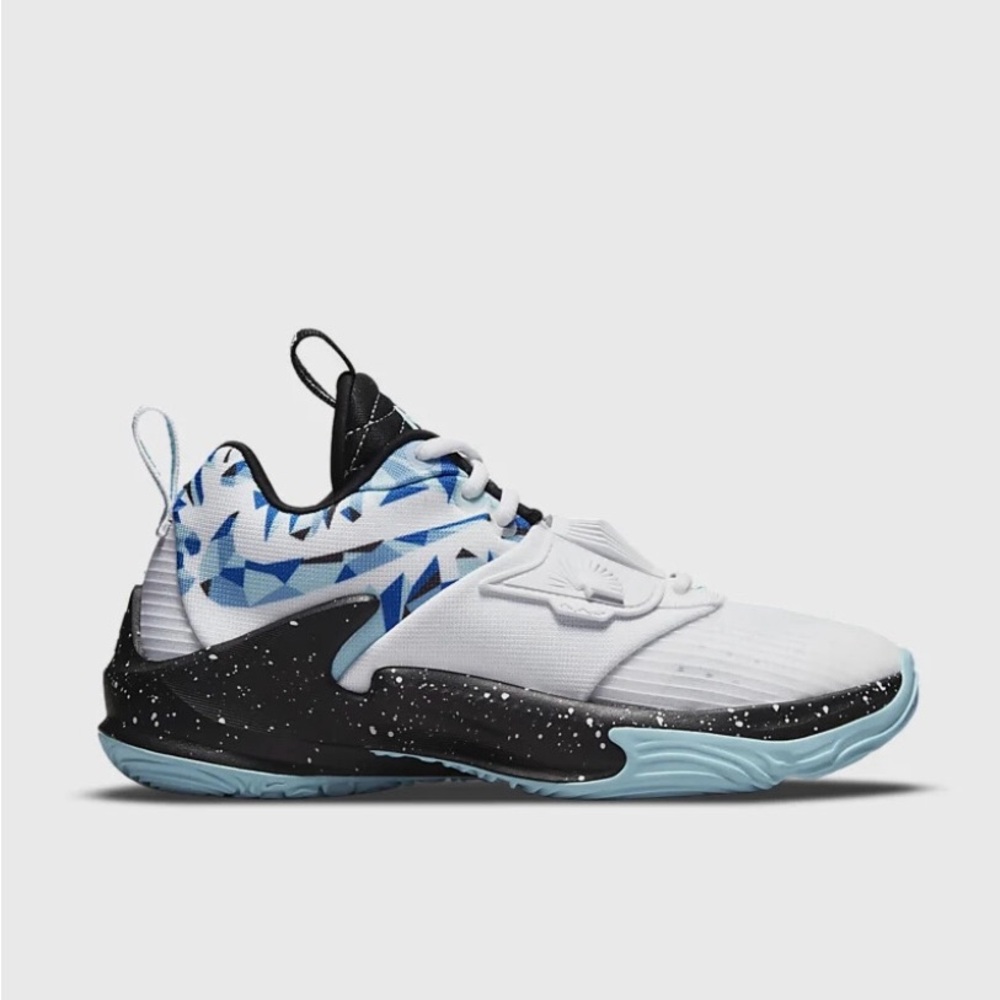 Nike Zoom Freak 3  basketball shoes 4Y